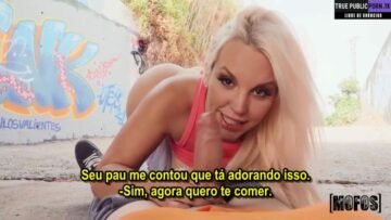 Loira Gostosa Caindo na Foda porno com legenda