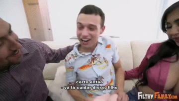 Valerie Kay – Perdendo a Virgindade Com a Madrasta Gostosa.
