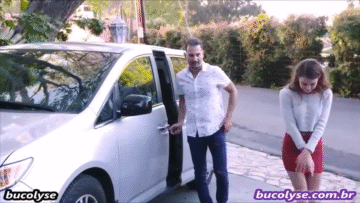 enteada interesseira seduz o padrasto em troca de um carro