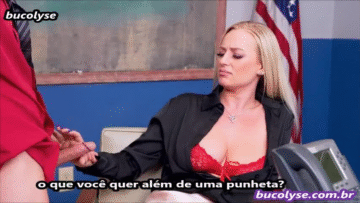 mãe submissa fez sexo com diretor pra filha não ser expulsa da escola